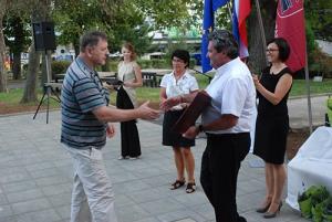 Podelitev priznanj najuspešnejšim učencem in dijakom ter razglasitev nagrajencev akcije »Občina Sežana v cvetju 2016« na prenovljenem platoju prve triade Osnovne šole Srečka Kosovela Sežana12